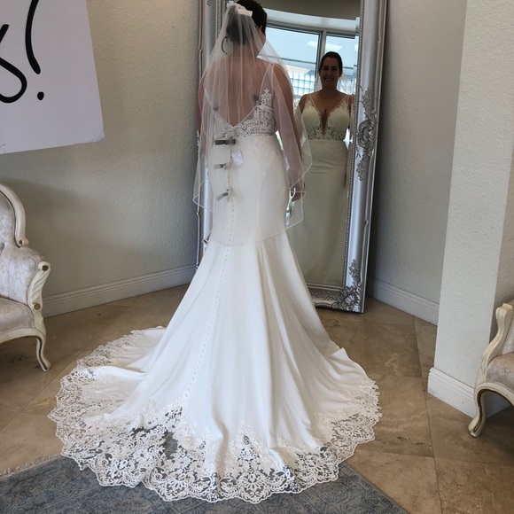 Essence of Australia crepe and lace wedding gown - Picture 3 of 5